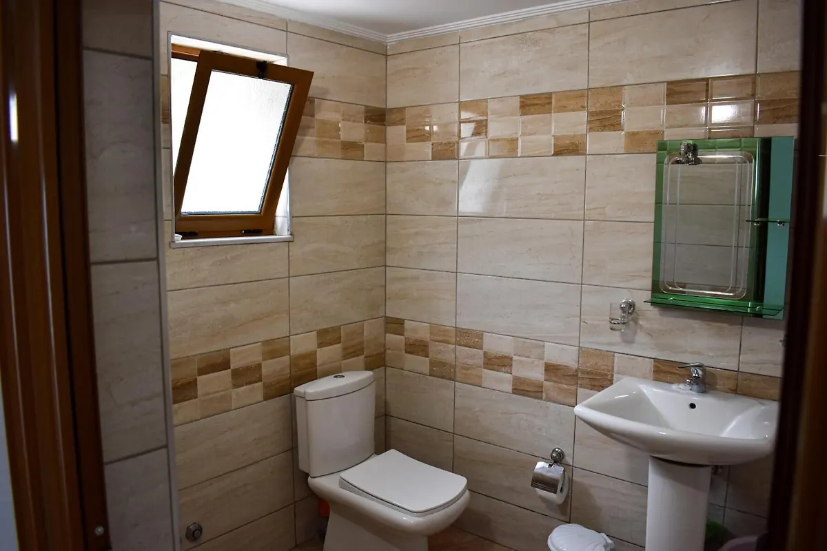Private tiled bathroom in an Angjelo room